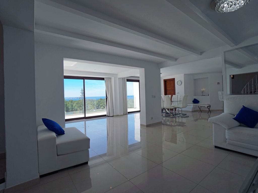 6 bedroom villa in Cala Salada