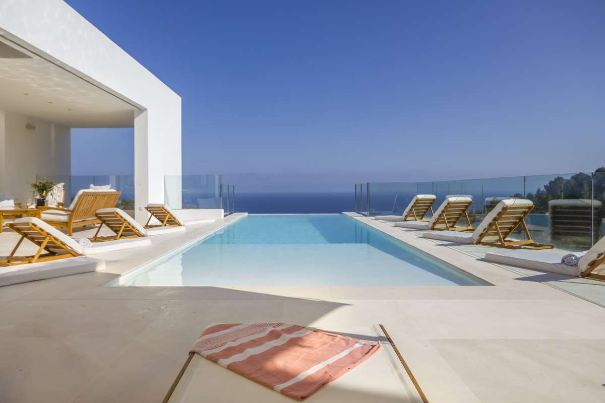 8 bedroom villa in Roca Llisa