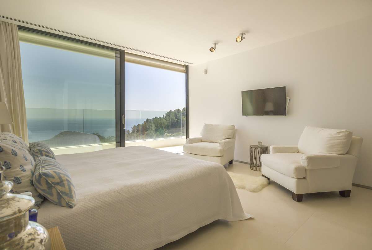 8 bedroom villa in Roca Llisa