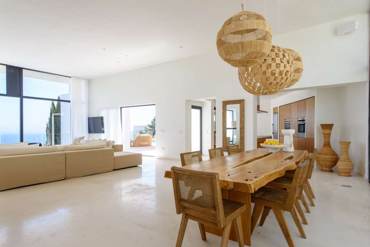 5 bedroom villa in Roca Llisa