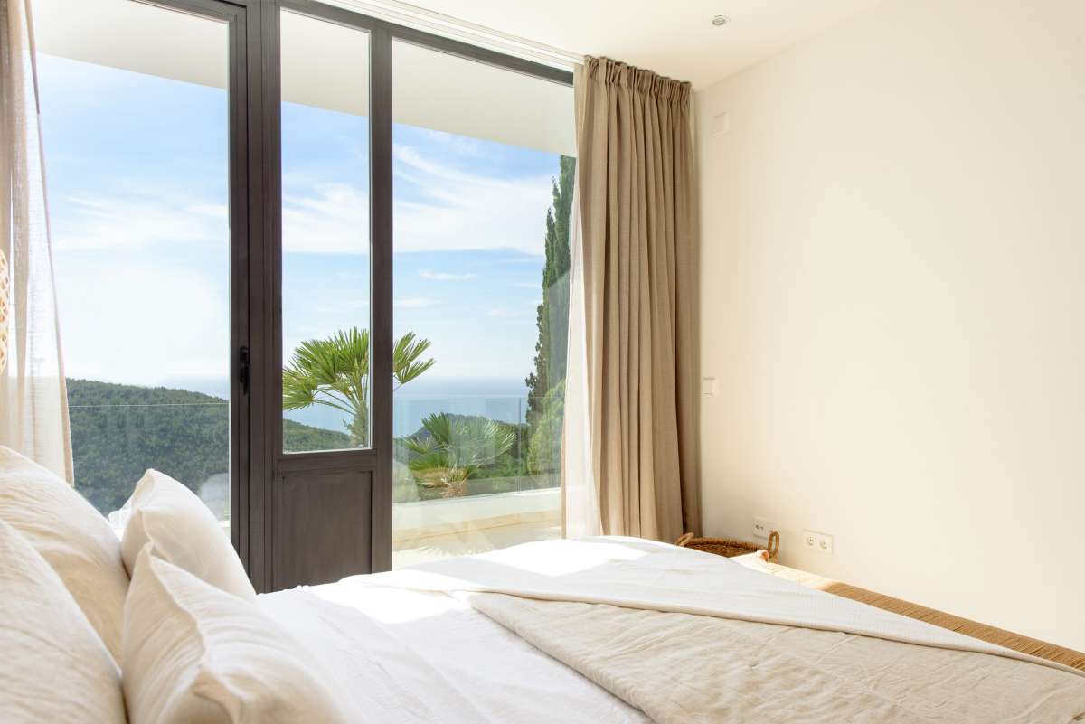 5 bedroom villa in Roca Llisa