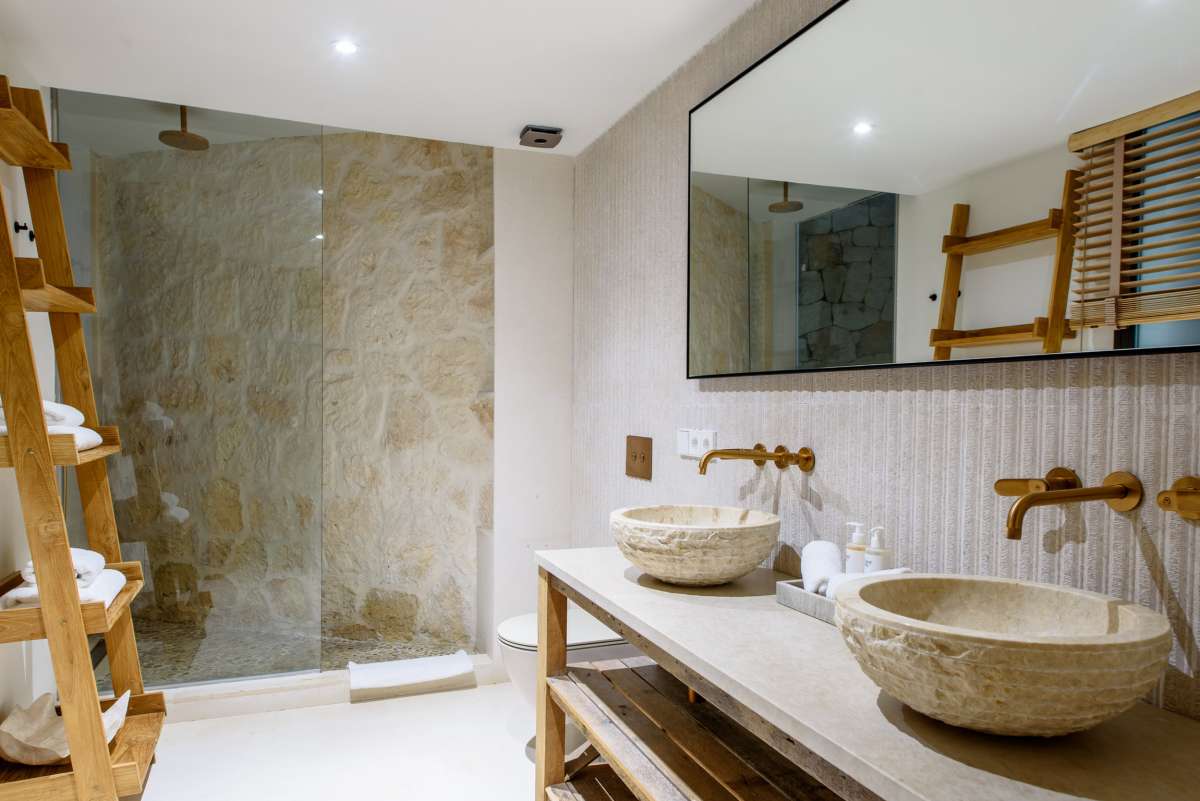 5 bedroom villa in Roca Llisa