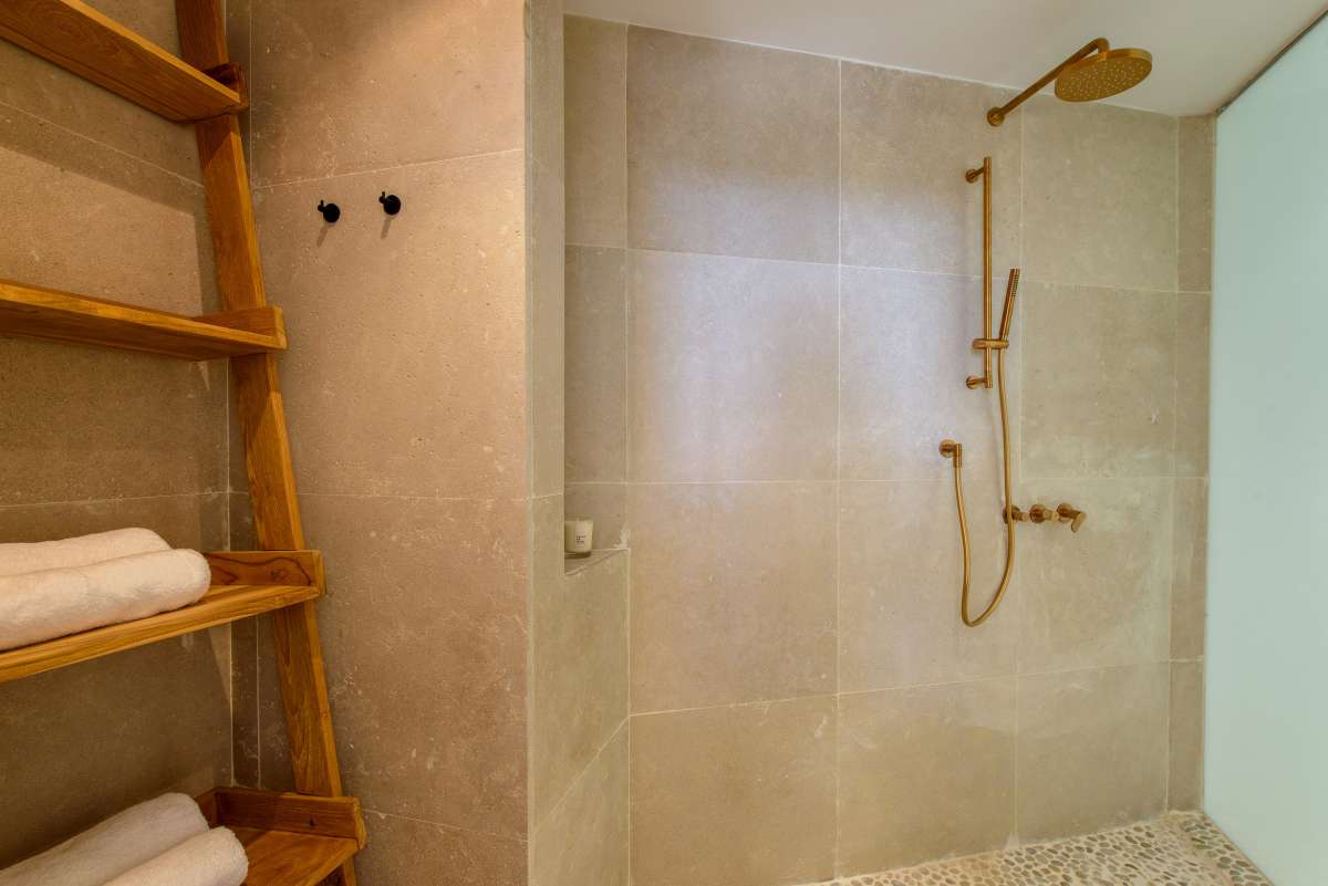 5 bedroom villa in Roca Llisa