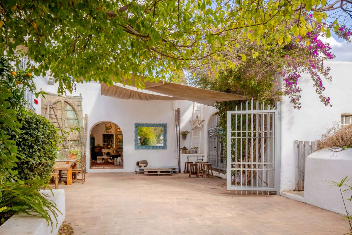 bedroom villa in