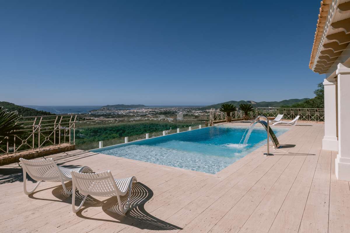 7 bedroom villa in Can Furnet