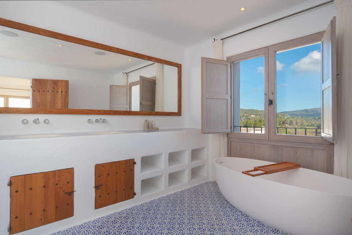 5 bedroom villa in Sant Llorenç de Balàfia