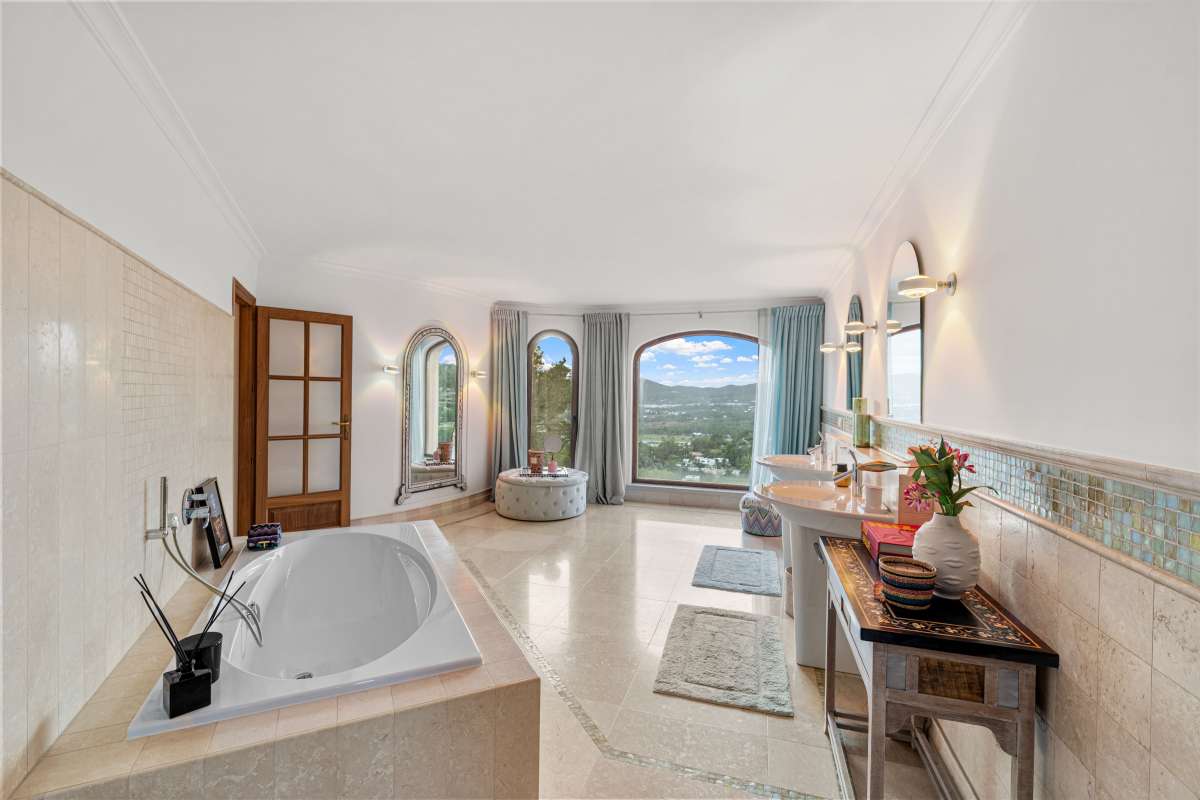 8 bedroom villa in Can Furnet