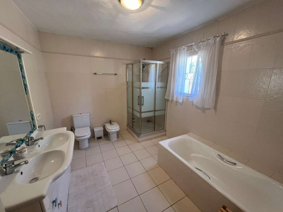 5 bedroom villa in Cap Martinet
