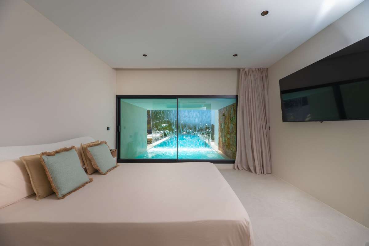 5 bedroom villa in Cala Salada