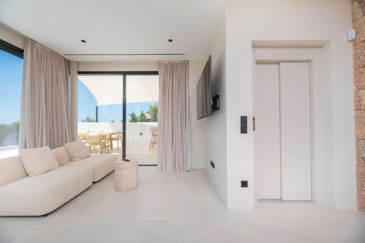 5 bedroom villa in Cala Salada