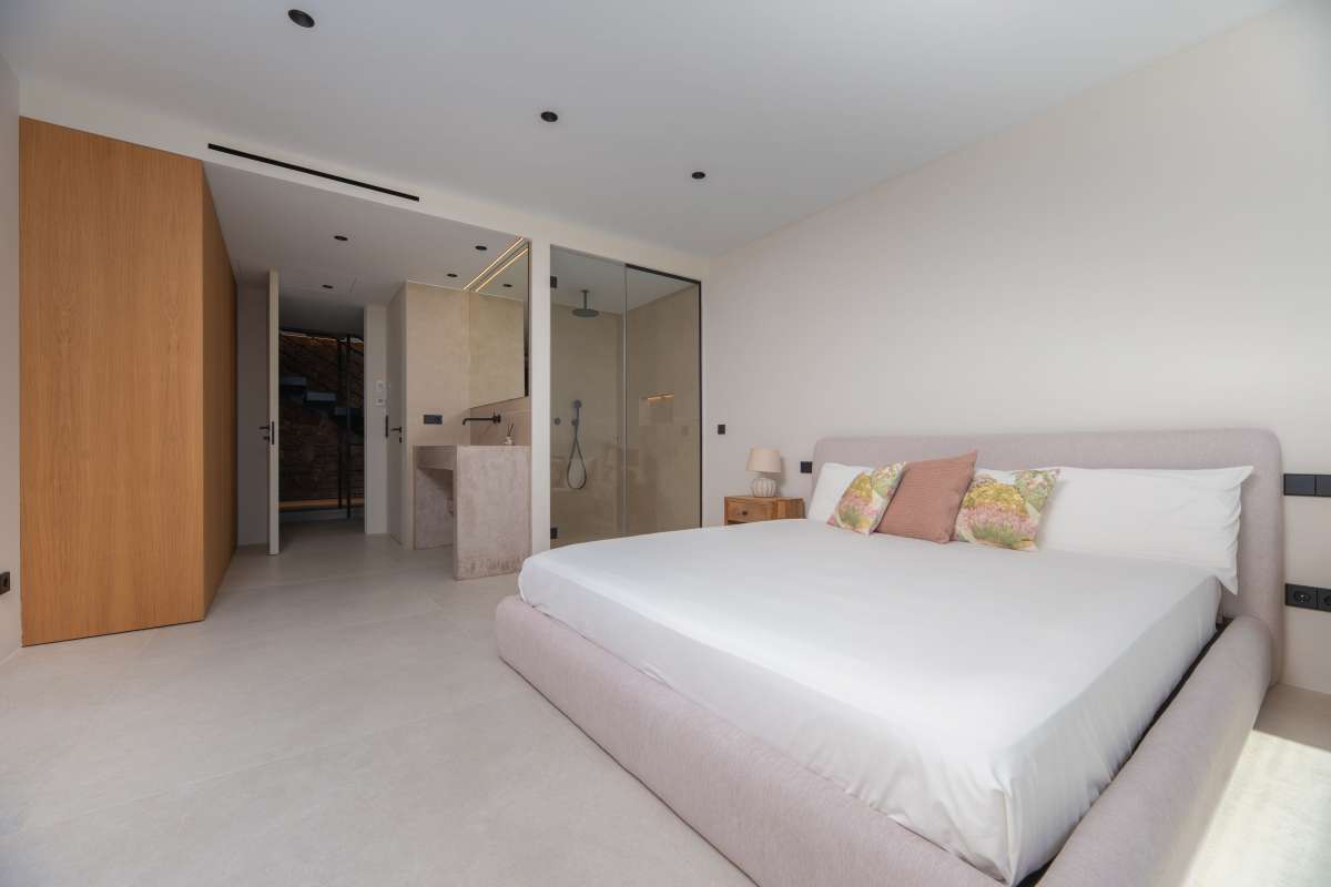 5 bedroom villa in Cala Salada